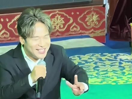 自带喜感的#宋小宝 一个被小品耽误的灵魂歌手,不但小品演得好,连跳舞的舞姿也是这么销魂……#音乐分享#再见晚风