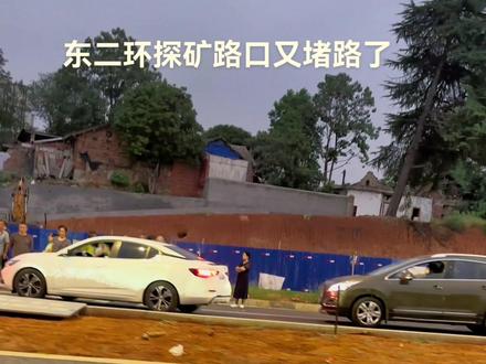 好不容易通路了,又堵#看热闹 #封路