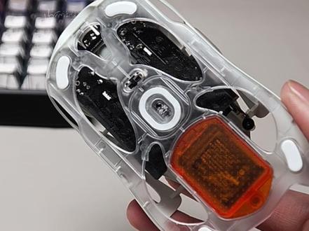 它可是怒喵哇,是颜值、性能、改装可玩性都拉满的#电竞鼠标 #游戏外设 #鼠标 #桌搭 #怒喵