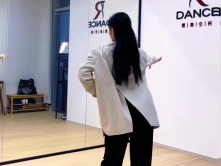 简单易学恰恰舞,完整版数节奏,赶快收藏起来练习吧!
欢迎来线下找张老师学习~
深圳福田拉丁舞|私教|小班课
#小班教学#成人拉丁舞 #不要在我寂寞的时候说爱我 #恰恰舞 #拉丁舞裁判秀
