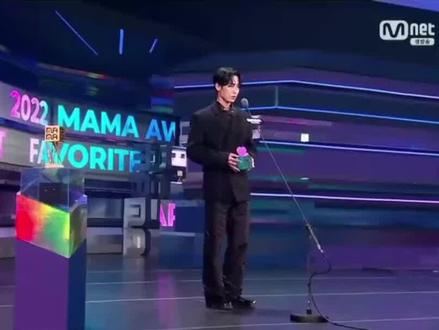 恭喜我葡得奖🏆
这尖叫声 人气也是很高
#kep1er #女团 #得奖 #最受欢迎 #mama2022