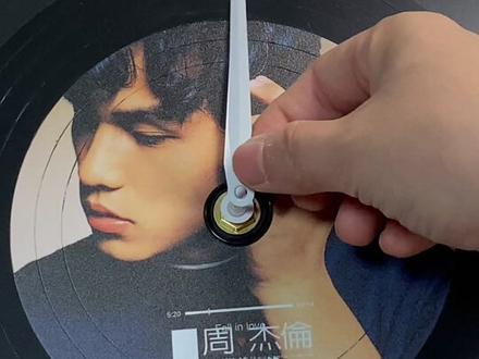 从前从前,有个人爱你很久很久…… DIY黑胶唱片⏰,谁能拒绝一个周杰伦呢?#黑胶唱片 #手工diy #周杰伦 #网易云定制黑胶唱片 #创意时钟
