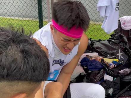 #上海泰坦美式橄榄球队 #日常训练 #男人的快乐就是这么简单
专业捏脚师傅,给队友理疗!超刺激!@Ryan_Ahhhh @无敌猪