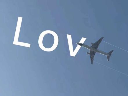 纸飞机有十二种折法...
#纸飞机 #杨煊 #汤君赫 #猎奇 #2018