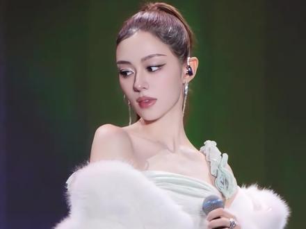 吉娜的身材是真实存在的吗?这不就是“人间芭比”嘛! #吉娜