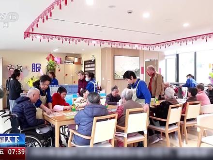 【#养老服务消费补贴申领指南 】民政部、财政部:1月1日起,面向中度以上失能老年人发放养老服务消费补贴,每月最高可申领800元。具体#哪些人群能申请养老服务消费补贴 ?如何申请及使用消费券?