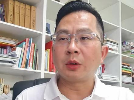 2026年湖北中考命题导向:遵循"回归教材、立足基础、贴近生活、重视应用"16字原则,所有题目需结合生活场景、时政热点及本土素材设计。