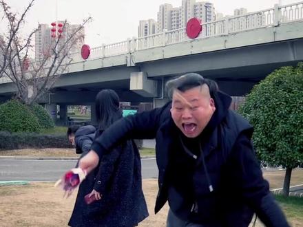 总感觉哪里不对,你们认为呢?@胡成功 #抖音小助手