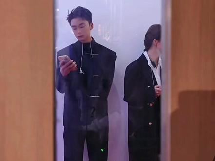 太逗了,老大优秀,越来越会接梗了。今天@昊文生活号🍊 这个号播哦。