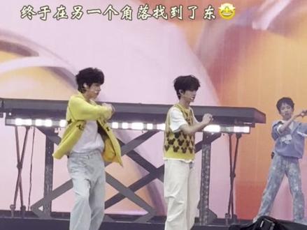 无意中拍到了五代佟弋,这小舞姿有点好玩了(无恶意😀) #新年音乐会 #时代峰峻 #TF家族 #佟弋 @佟弋-弋次元印象馆