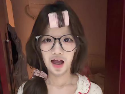 明天就要交稿了怎么办呀(´Д` )#饼干摇4 #手势舞