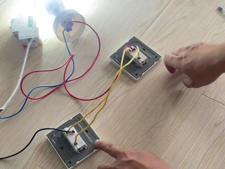 5根线的双控开关怎么接线