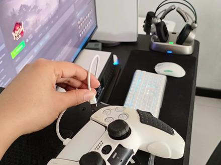 PS5手柄即将推出PC游玩套装 索尼想到这种手柄套装,自己不会笑吗?给ps5手柄做个PC端无线适配到底有多难!#ps5手柄 #ps5 #主机游戏 #游戏内容风向标 #steam游戏