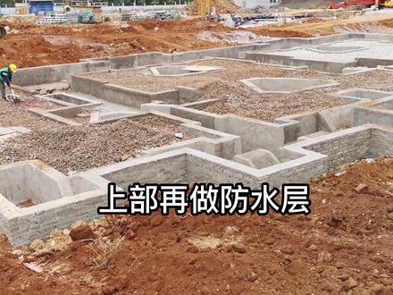 别墅区基础施工,级配碎石回填#工程人#施工现场实拍#回填 #建筑工程 @DOU+小助手