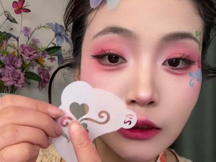 手残党宝妈一支口红 3秒搞定六一舞台妆 #六一儿童节 #儿童舞台妆 #脸部彩绘 #舞台妆教程 #六一舞蹈
