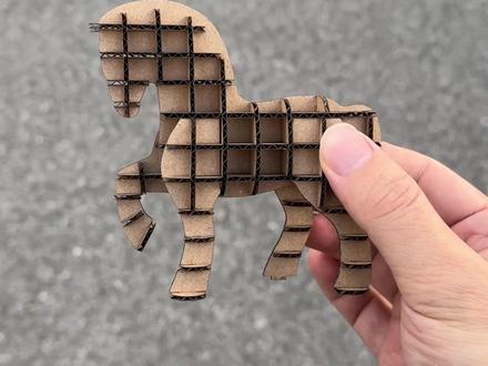 纸壳儿小马,长肉版 图纸放在评论区啦,#DIY #纸板手工 #马年手工#粘土diy手工