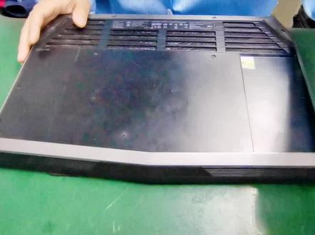 戴尔Dell外星人Alienware 15R2拆机清灰除尘更换导热硅脂
