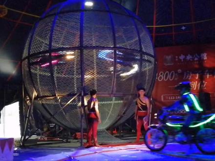 向心力和离心力的完美演绎!#抖音小助手 #演出现场