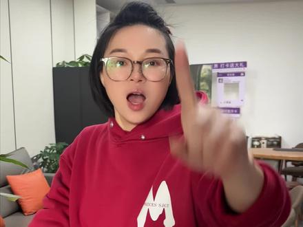 捣鼓当下超火的 OpenClaw,直接入手了Macmini 昨天到今天,一直在捣鼓当下超火的 OpenClaw,它之前也叫 Clawdbot、Moltbot,为了把它装好用起来,昨天我特意摇来了朋友,在海景机房的 i7 CPU 云端服务器搭了整整 4 小时,还在企业微信、飞书上跑了测试,结果效果比较一般!考虑到OpenClaw 对硬件操控偶尔会出问题,搞不好还会误删材料,风险不小。所以我也做了双部署:我经常用的台式 CPU i7海景机房只做了云端部署,本地化部署在我的联想拯救者笔记本上,结果不管是云端还是本地,性能都撑不起来,很难跑出真正的爽感。为了解决这个问题,今天我们直接入手了一台 Macmini 苹果主机,现在正火急火燎的安装调试中,等彻底装好跑通,专门出一期视频,跟大家详细分享 OpenClaw 在 Macmini 上的实际运行效果,敬请期待~#OpenClaw #Moltbot #Macmini #AI教程 #AI创业者