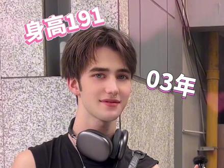 挑战和各国帅哥体验100种中国文化,第二期:中国书法,身高191的03年俄罗斯男模遇上新中式有点绝!! #欧美帅哥 #街头采访 #变装