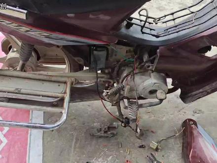 这才是重点引起摩托车打火时灵时不灵的真相?不用换电瓶也能修好 #弯梁车 #110发电机 #打火时灵时不灵 #不用换电瓶也能修 #现场学会小妙招真简单