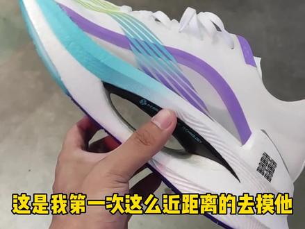 很好的慢跑鞋,只有上手才能知道它的魅力所在。@球鞋省💰攻略在这