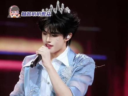 谁来懂一下满屏都是腿的含金量啊啊啊啊#张极 #演唱会 #浪漫主义 #时代峰峻 #养成系