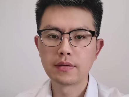 《给阿嬷的情书》两个素未谋面的女人,用半生互相托举!
她们从未见过面,却用自己的方式默默支撑着对方的生活。一个守着家书、拉扯孩子,一个替人写假家书、养两个家。看似毫无交集,实际上她们用自己的坚韧和付出,为彼此撑起了一片天。