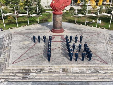 军校学员用平凡点滴为人民空军庆生