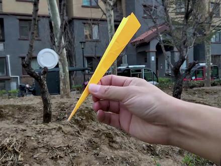 小时候第一款纸飞镖,一张烂纸也能做,卷一卷就成功 #折纸飞机 #折纸 #手工 #手工折纸 #纸飞机