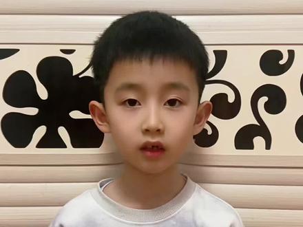 早教古诗打卡|柳宗元《江雪》
一句诗一幅画,在唯美雪景里感受古典诗词的意境~
教宝贝认识“孤、独”的画面感,轻松记牢千古名篇❄️
#幼儿早教 #唐诗启蒙 #3到6岁早教#幼小衔接 #古诗新唱