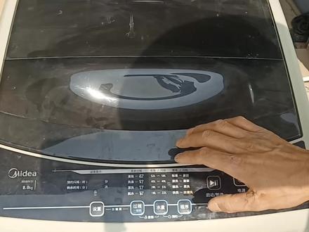 洗衣机洗衣服的时候,中间不会转动,换波轮转盘,解决方法#清理洗衣机污垢妙招 #家庭清理洗衣机方法 #滚筒洗衣机清洗方法 #洗衣机怎么清洗 #清洗洗衣机的小妙招