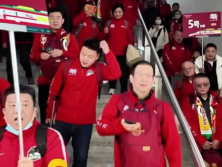 今晚19:00,2025中国足协杯决赛。河南球迷乘着专列来苏州啦!#足协杯决赛 #苏州同城