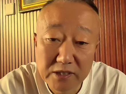 谁要再提车和手机号的事,就给我拿下...
#张克山 #京a99999 #迈巴赫老头 #刀枪炮