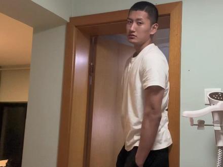在山东有个习惯 就是进门要低头#190cm
