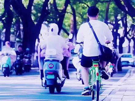 早安语录 今天是6月1日,星期一,早安,莫叹流年添岁月,常怀童心向暖阳,今天是六月的第一天,也是六一儿童节,愿我们不被年龄所困,永保一颗童心#早安 #早安心语 #六一儿童节 #六月的第一天 @DOU+小助手