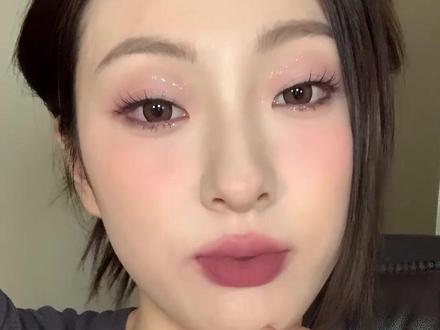 搞到现货了,试色一下粉苔藓
