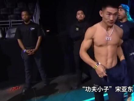彼时少年面庞褪尽稚嫩,龙相尽显八角笼!#ufc #宋亚东