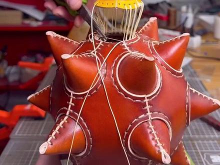 沉浸式体验|创意流星锤的制作过程
#沉浸式体验 #解压视频 #手工皮具 #手工皮具天花板 #创意手工