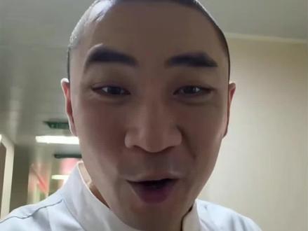 网络人物志第68期海上厨子,依旧给海盗报坐标,依旧橘子味洗手液,依旧到点了这一块#搞笑 #抽象 #海上厨子 #人物故事 #跑船人