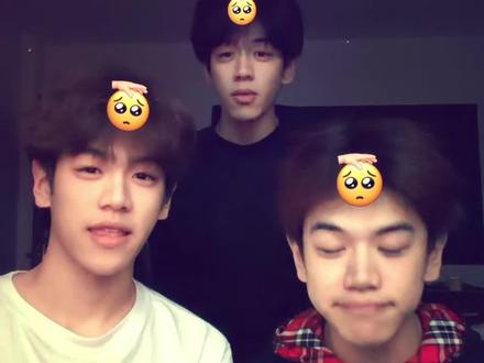 哎呦我* 上头啦 #三胞胎 #手势舞 #谁还没个弟 #哦嗯调手势舞