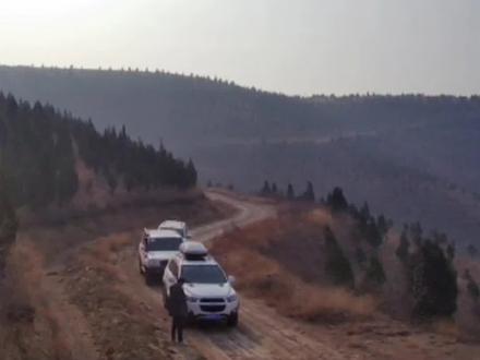 #翻山越岭 #山路险峻 #无兄弟不越野 #爱越野爱生活 #走进大山深处 极品穿越路线推荐给大家。