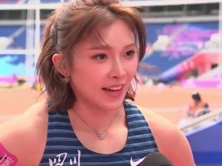 2025年11月19日,据央视体育消息,在全运会女子100米栏预赛中,吴艳妮跑出12秒98,以预赛第一晋级决赛。决赛将在今天(19日)21:15进行。对于晚上的决赛,吴艳妮说:“上届全运会我不是冠军,我不是去守擂台的那个,我是要去挑战擂台的那个。”