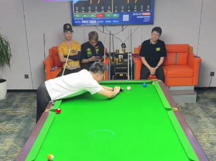 看来缅甸球王最近追分局少了,也玩起了直播效果。#杨绍杰 #苏a