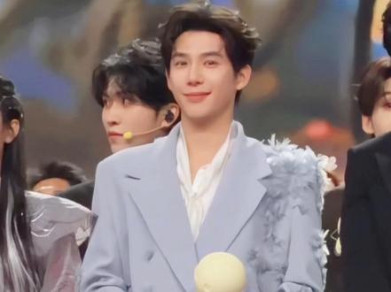 内场第一排和安宇的对视~#王安宇 #东方卫视跨年