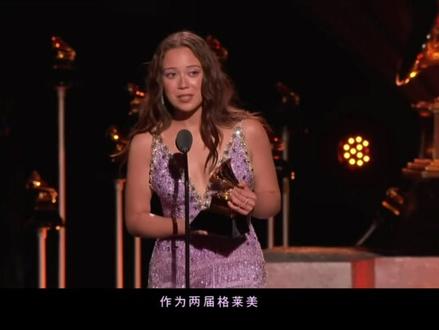 LAUFEY 林冰中国内地巡演正式启动 两届格莱美最佳传统流行演唱专辑得主,冰岛籍华裔创作歌手Laufey林冰,融合古典底蕴、爵士韵律与现代流行,以独树一帜的音乐气质,书写关于时光与真爱的细腻叙事。
小众音乐领域,向来难得兼顾口碑与人气。
而她,是圈内少数真正做到既叫好、又出圈的音乐人。作品触达全年龄段听众,业内口碑顶尖,长久以来备受国内乐迷喜爱与追捧。
本次「A Matter of Time」巡回演出,依次落地:
成都、广州、北京、上海四大城市,剧院级舞台全新呈现。
以醇厚声线搭配沉浸式真诚演绎,诠释独有的爵士与传统流行音乐美学。
当旋律遇见时光,当温柔奔赴现场。
你,准备好赴这场温柔又浪漫的中西音乐之约了吗?
#laufey中国巡演 #林冰 #laufey林冰 #laufey巡演 #林冰巡演