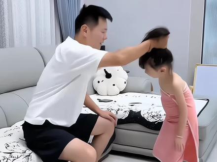 女儿的过年发型这样扎,简单好看又喜庆!#过年发型 #儿童发型 #头饰发饰 #新年发型