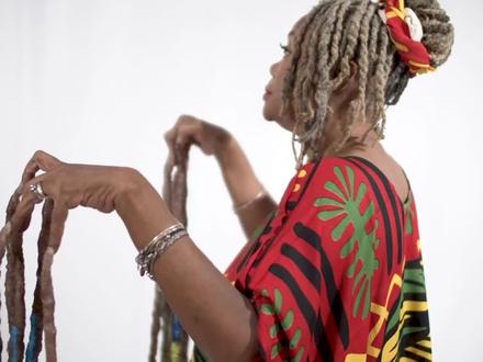 为纪念已故女儿,她留指甲25年打破吉尼斯纪录! #最长的指甲 #吉尼斯世界纪录