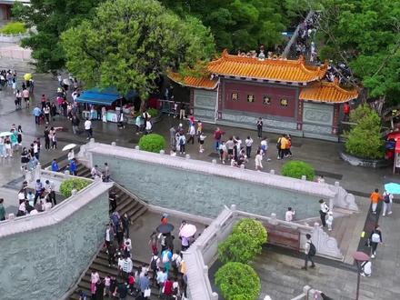 深圳规模最大香火最旺盛的寺庙《弘法寺》听说来这里许愿祈福的人都灵验了,寺庙免费请香,供有免费斋饭,快带上亲人来吧 #弘法寺 #祈福 #旅行推荐官 #佛教圣地