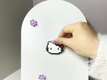 Kitty宝宝的头套换装来咯~ 一个视频教会你从画图到制作,定制专属于自己的换装秀游戏!
#拼豆 #拼豆豆 #hellokitty #拼豆教程 #拼豆工具